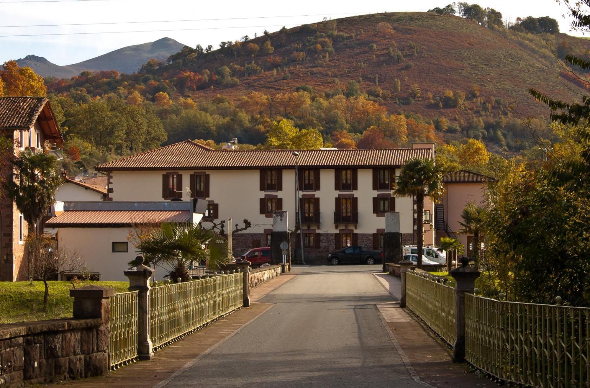 Hotel Urgaín Oronoz-Mugaire Exterior foto